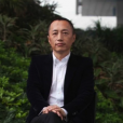 55岁郁亮想“讨好”95后年轻人